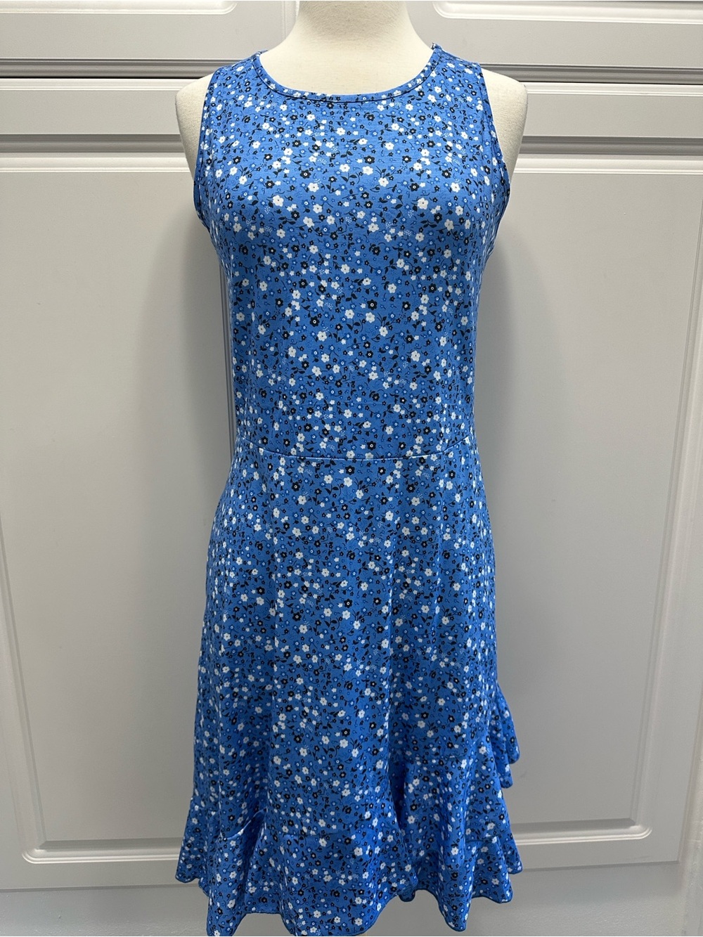 Sleeveless Blue Floral Midi Dress with Ruffle Hem - Picture 4 of 12